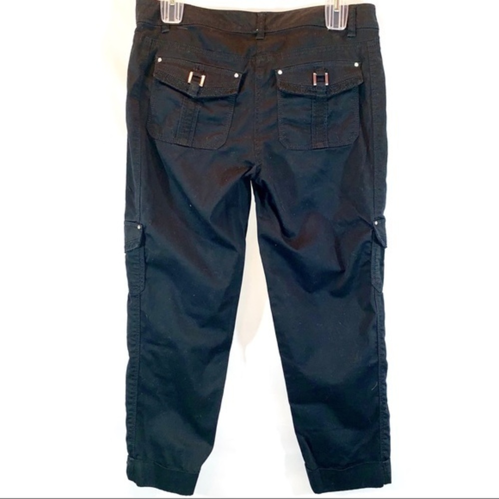 White House Black Market sz 2 black cuffed